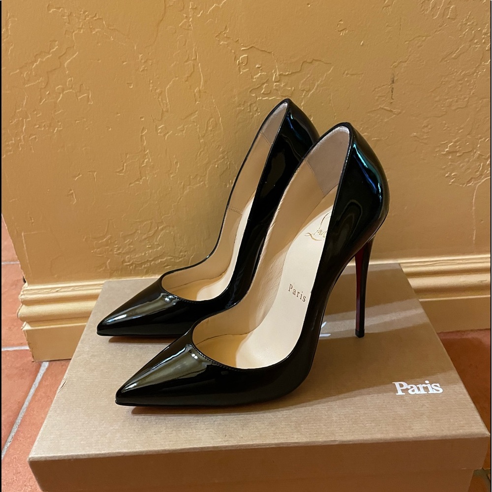 Christian Louboutin - So Kate Pointed Toe Pump
